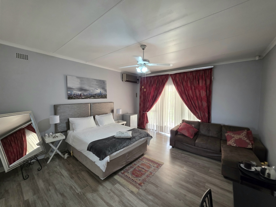 7 Bedroom Property for Sale in Jim Fouchepark Free State